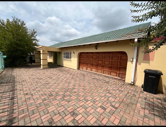 4 BEDROOM FREESTANDING FOR SALE IN BIRCHLEIGH NORTH